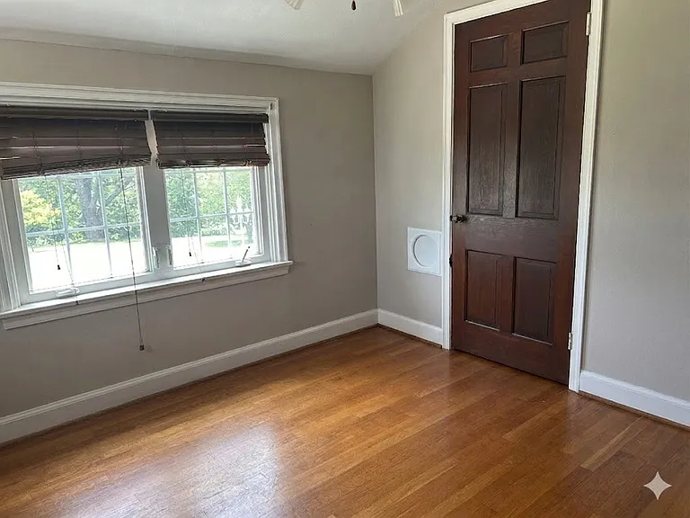 29 College Dr — Photo 23