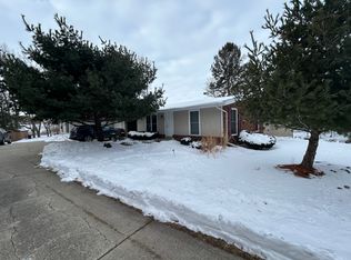 805 Stanwood Dr, Cedar Falls, IA 50613