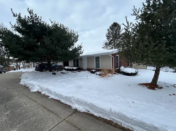 805 Stanwood Dr, Cedar Falls, IA 50613