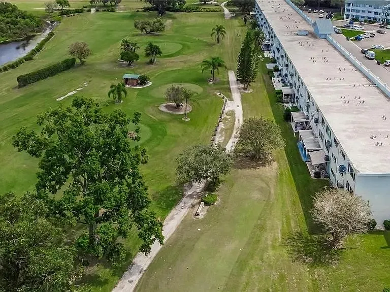 The golf course in the back of the building.
