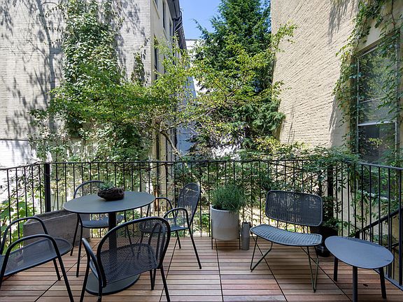 4th image of 432 Clinton St #2