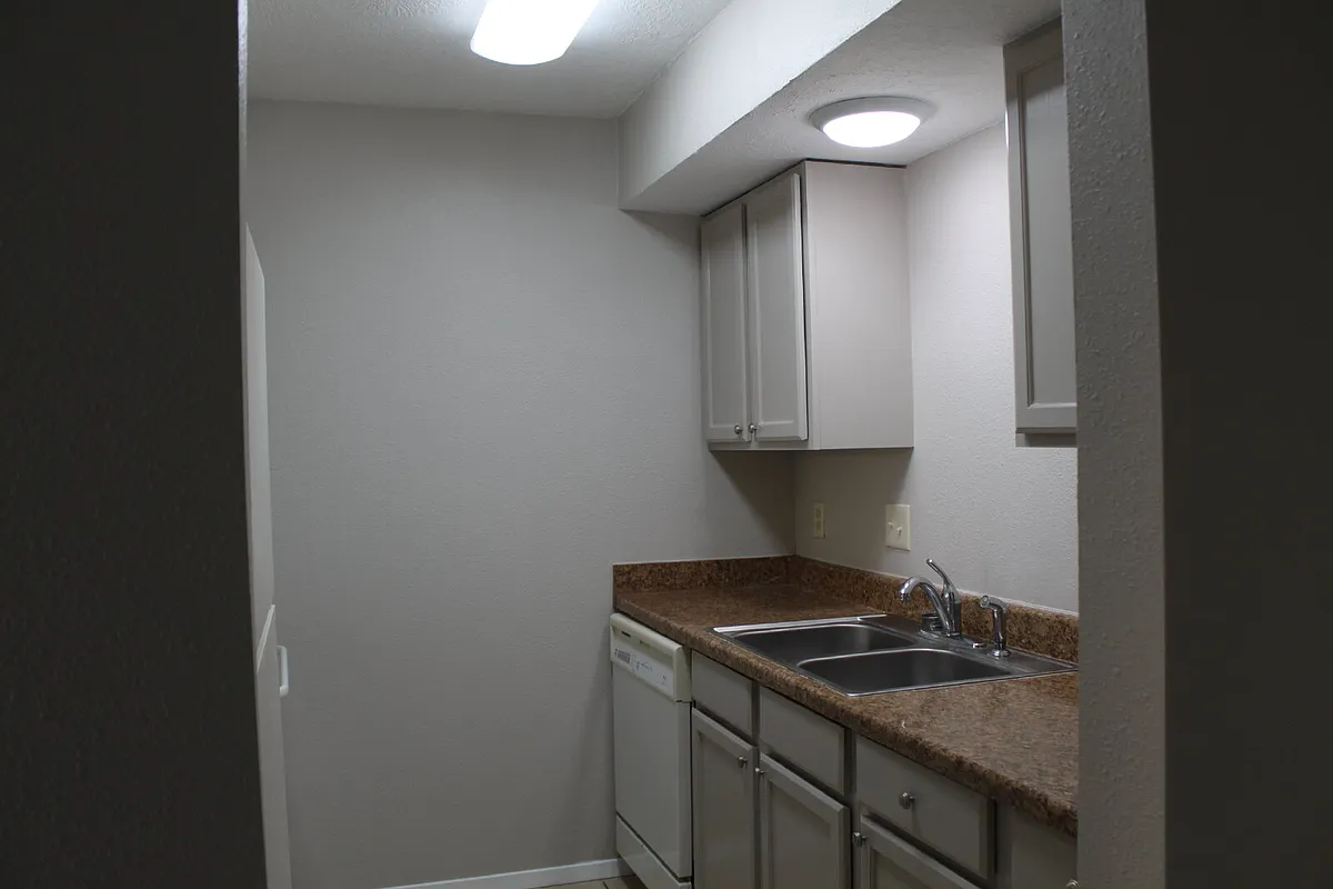 Building Photo - 2403 Bosque Dr #B