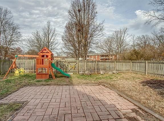 4th image of 1315 Eisenhower Rd