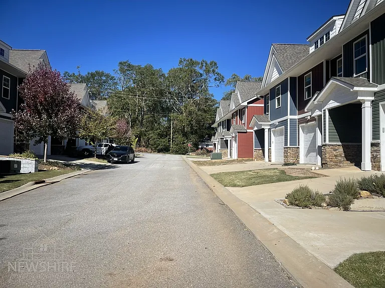 Townes at Converse Luxury Townhomes — Photo 59