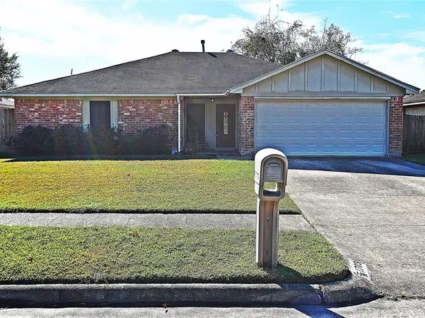 1703 Packsaddle Ln, Baytown, TX 77521