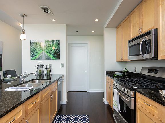 4th image of 900 20th Ave S APT 910