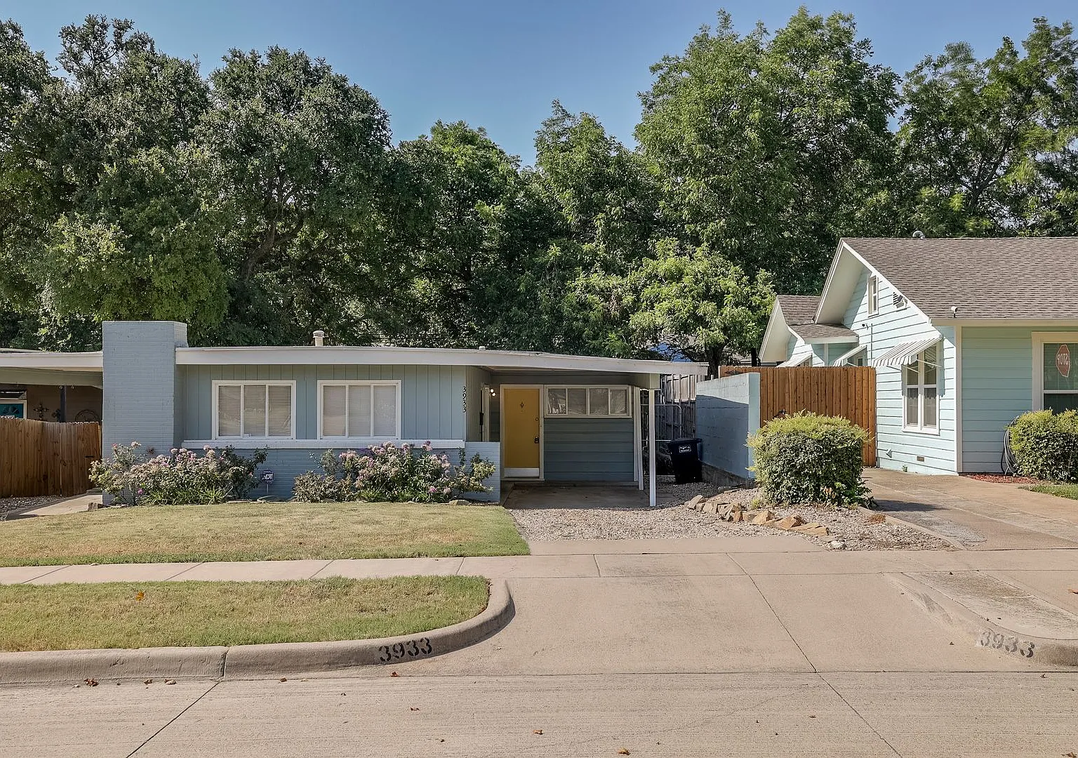 3933 Dexter Ave — Photo 2
