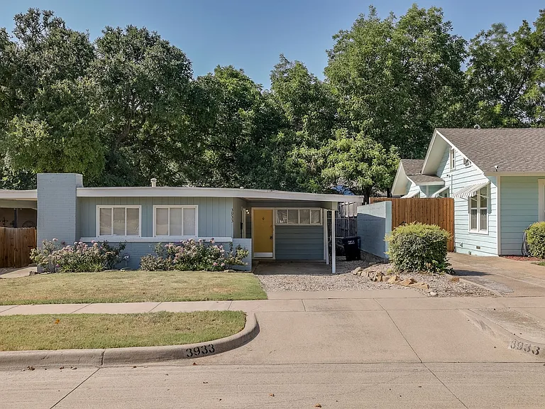 3933 Dexter Ave — Photo 2