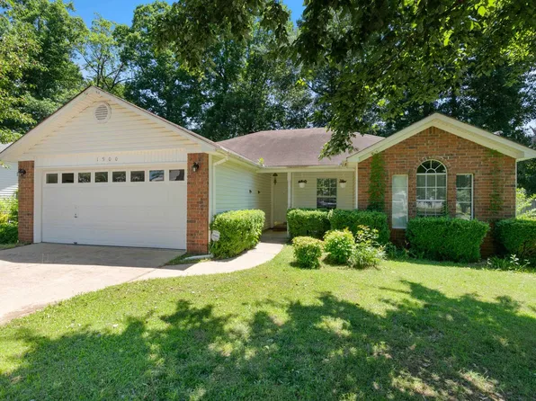 1900 Cherry Creek Cir, Bryant, AR 72022