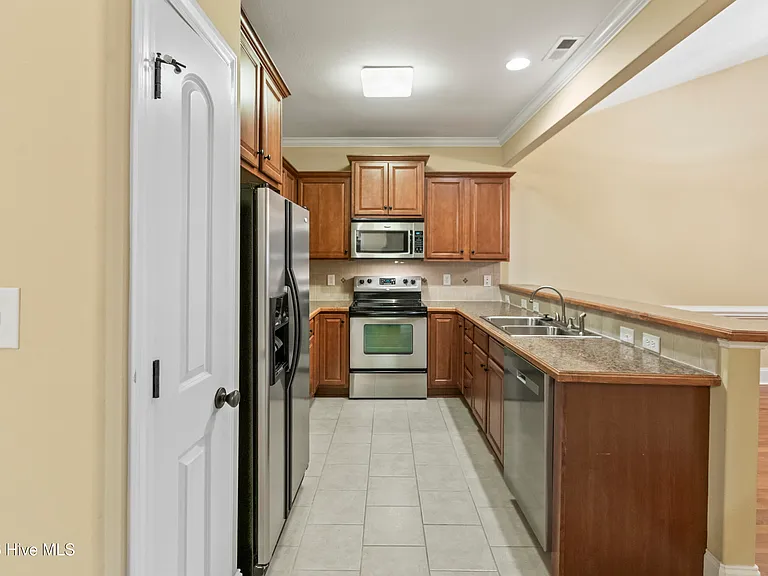1624 Brook Hollow Dr #B — Photo 9