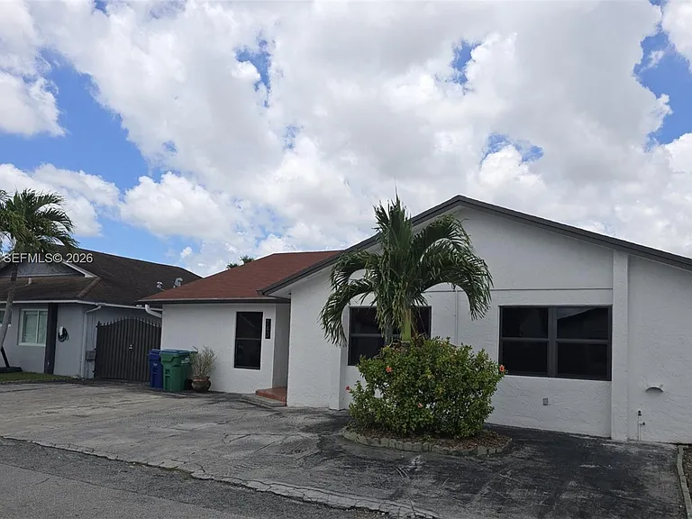740 SW 99th Court Cir S — Photo 2