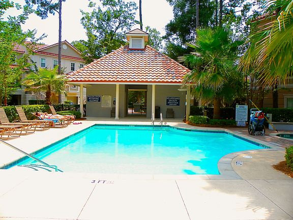 Pool/Spa Tub Area