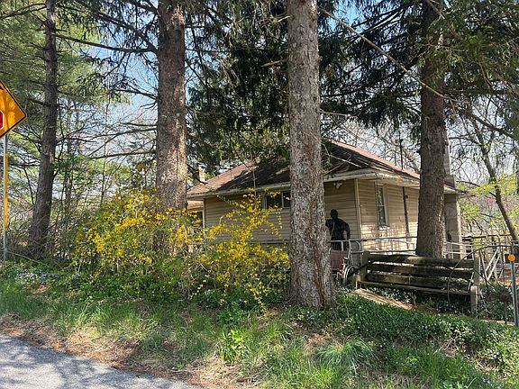 2nd image of 2975 Jordan Rd