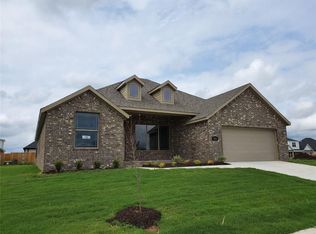 5745 W Cane Hill Dr, Fayetteville, AR 72704