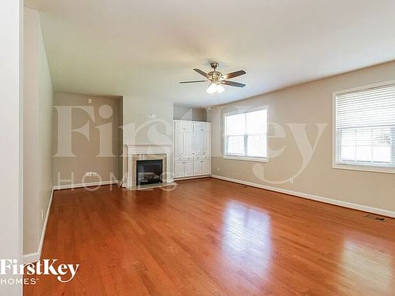 2nd image of 3911 Fox Grove Trl