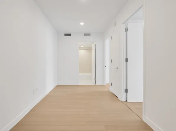 310 Livingston Street image 4 of 11