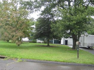 10 Stanley Dr, Seymour, CT