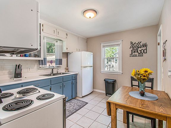4th image of 2822 Lorraine Ave