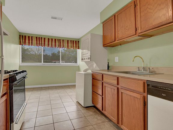 4th image of 1 Wye Oak Dr APT A