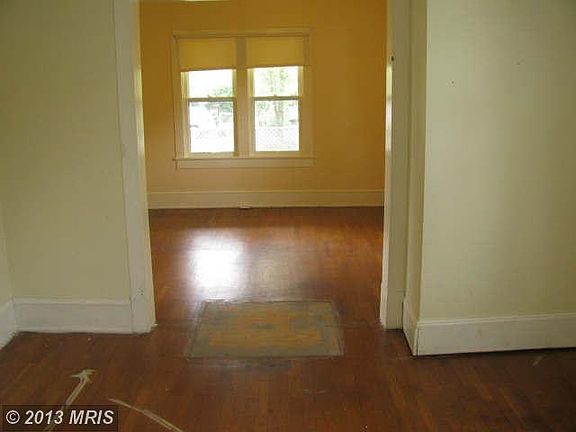 5th image of 1004 Woodland Ave