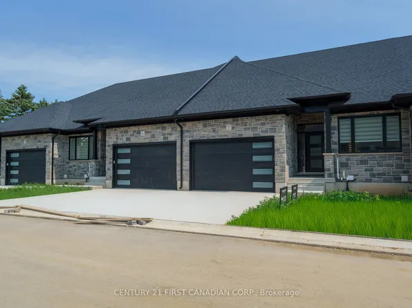 32 Postma Cres #11, North Middlesex, ON N0M 1A0
