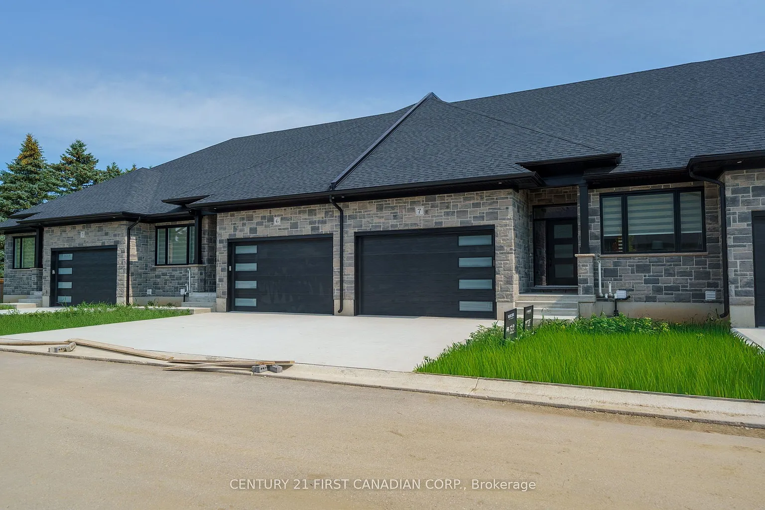 32 Postma Cres #11 photo 1