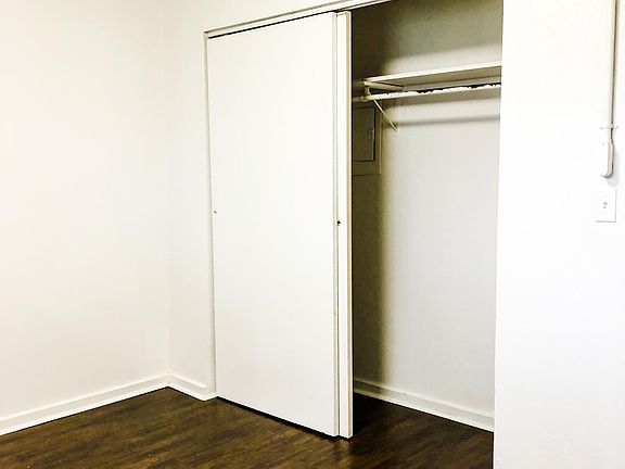 2nd image of 200 E Courtland Pl APT 1