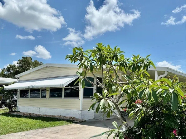 518 Pine Tree Ct, North Fort Myers, FL 33917