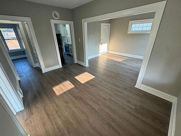 3rd image of 1557 Cordova Ave #Up