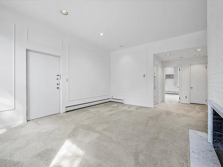 6007 Walnut St #12 — Photo 4
