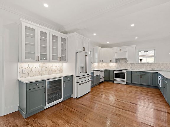 5th image of 118 Prospect St