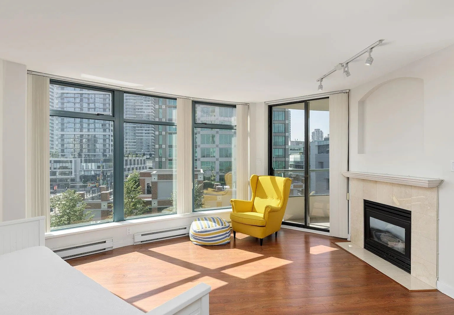 1 bed, 713 sqft, $2,300 — Photo 2
