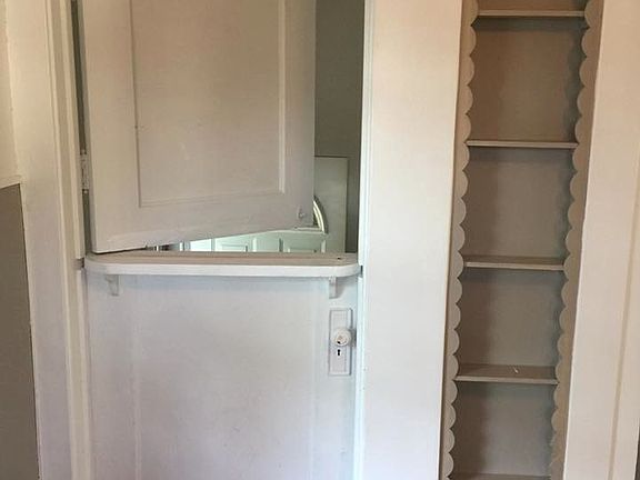 3rd image of 1108 N Market St