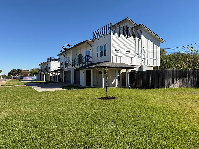 7907 Brodie Ln #B — Photo 37