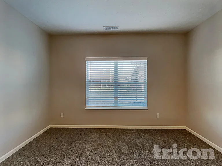 6646 Laurelwood Dr — Photo 5