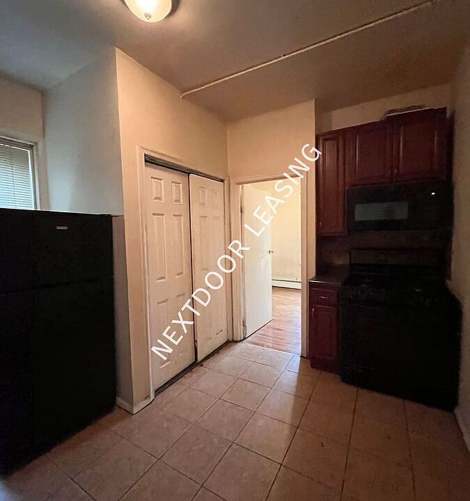 1st image of 392 Rose Ave #5M