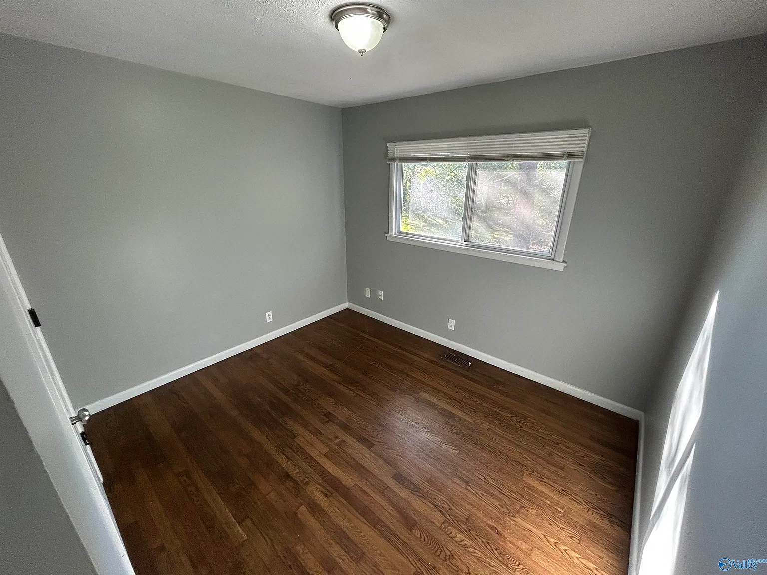 3 bed, 1.5 bath, 1275 sqft, $1,275 — Photo 4