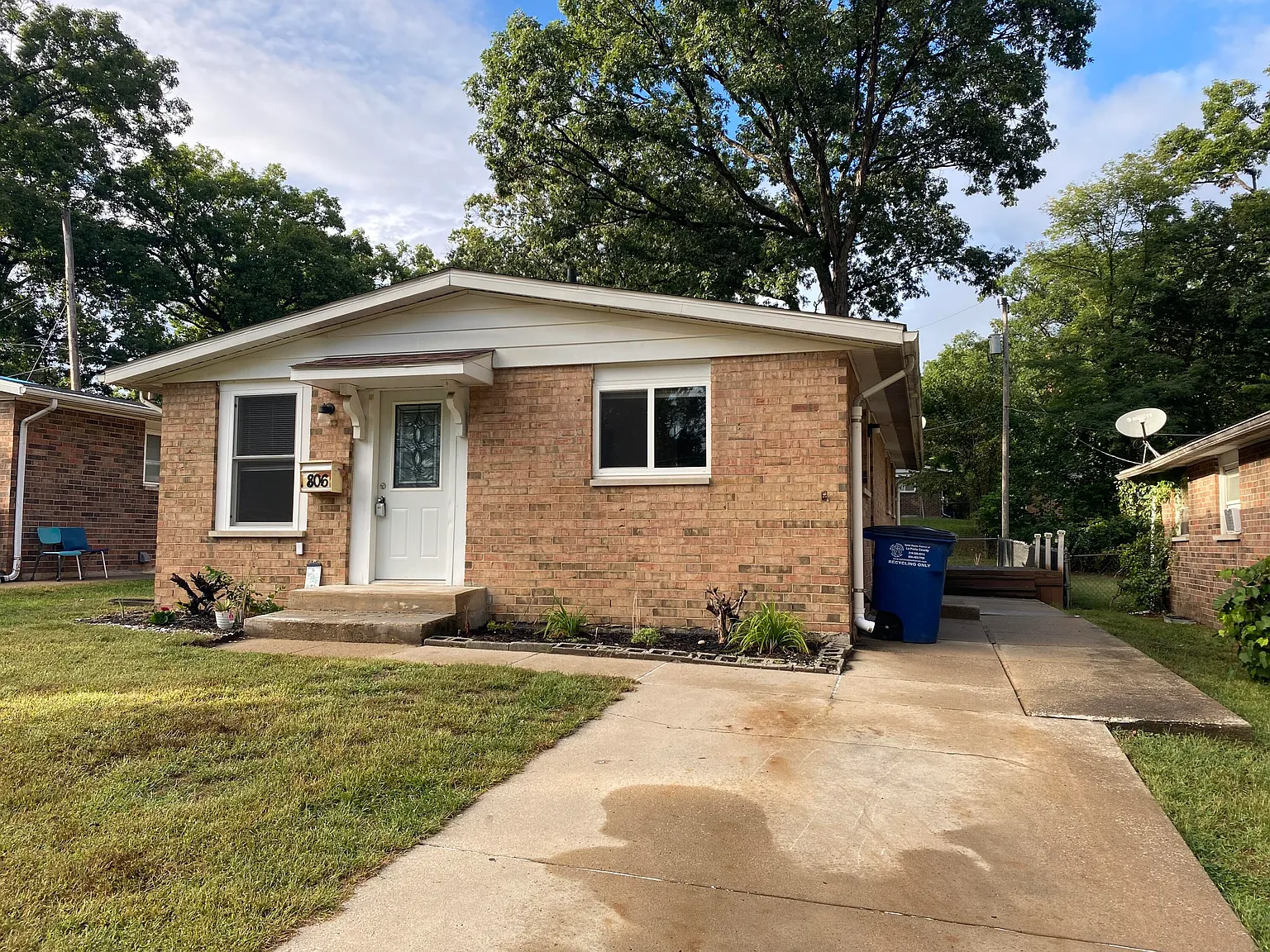 806 Walker St photo 1