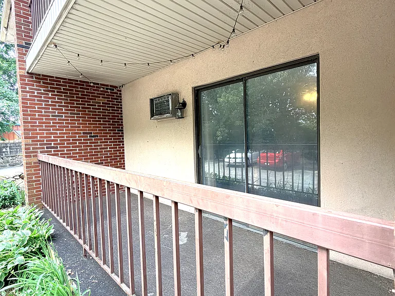 52 S Walnut St #4 — Photo 15
