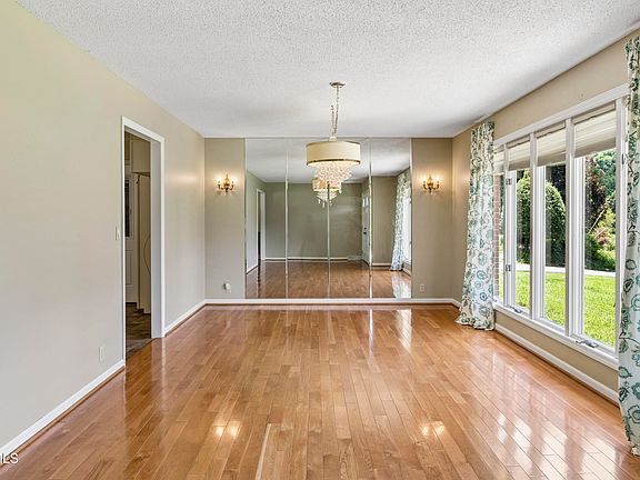 5th image of 113 Oakwood Ln