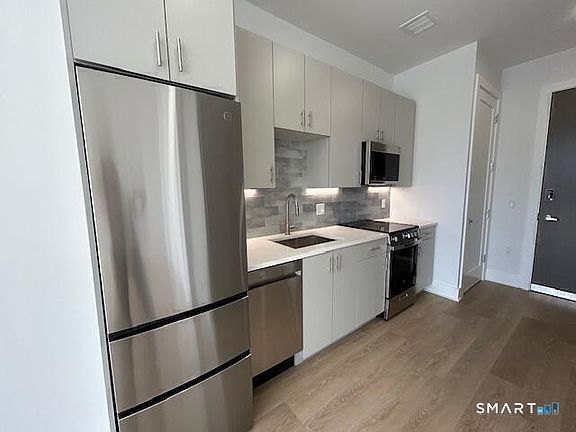 4th image of 470 Summer St #209