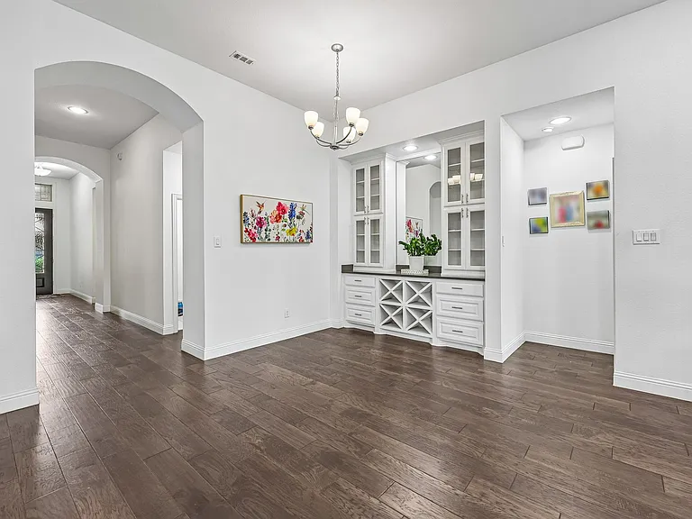 808 Parkland Dr — Photo 16