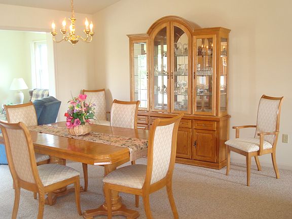 DINING RM. W/VAULTED CEILING