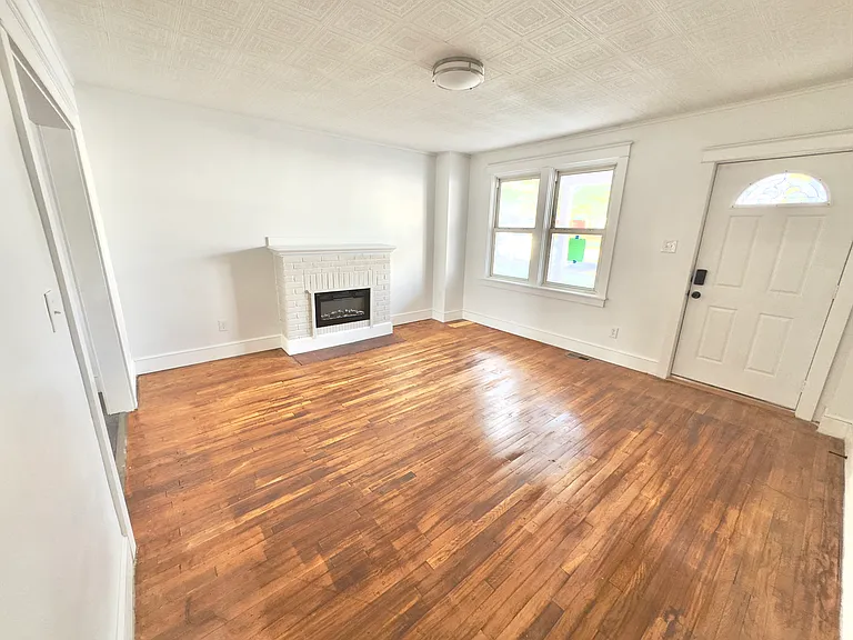 760 Hamilton St — Photo 2