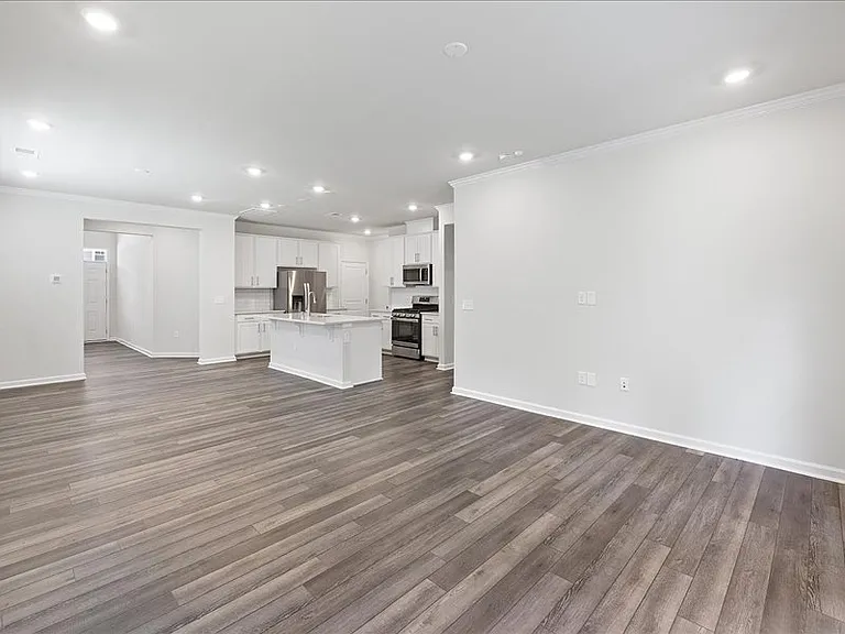 5914 Woodlawn Dr — Photo 9