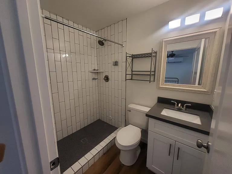 1522 W Polk St #2 — Photo 14