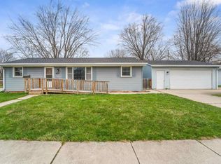 922 Amhart Dr, De Pere, WI 54115
