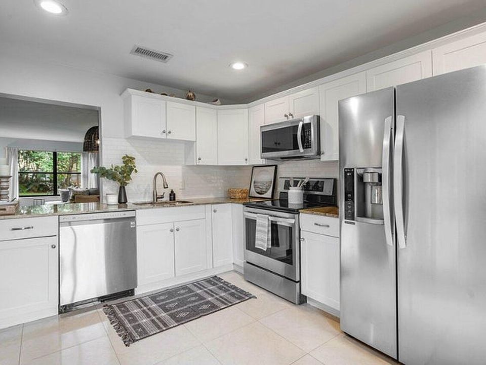 1st image of 13095 Belhaven Ct APT 6