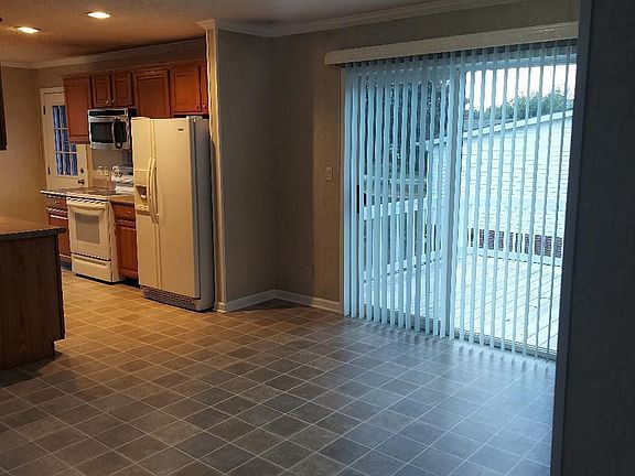 5th image of 5077 Lakewood Drive SW