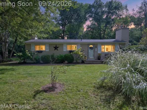 505 E Baker Rd, Highland, MI 48357